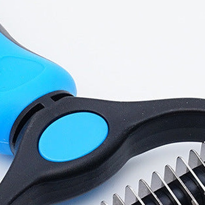 Close-up of the comb head where the two tooth rows meet