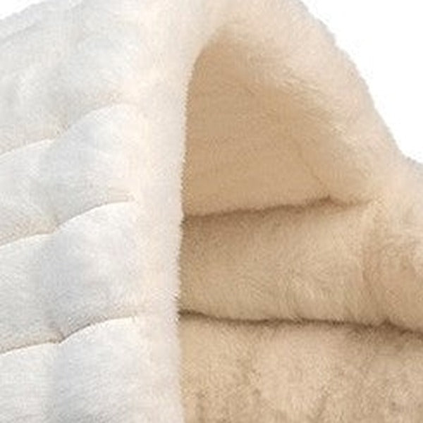 Close-up of the hood opening over the nook