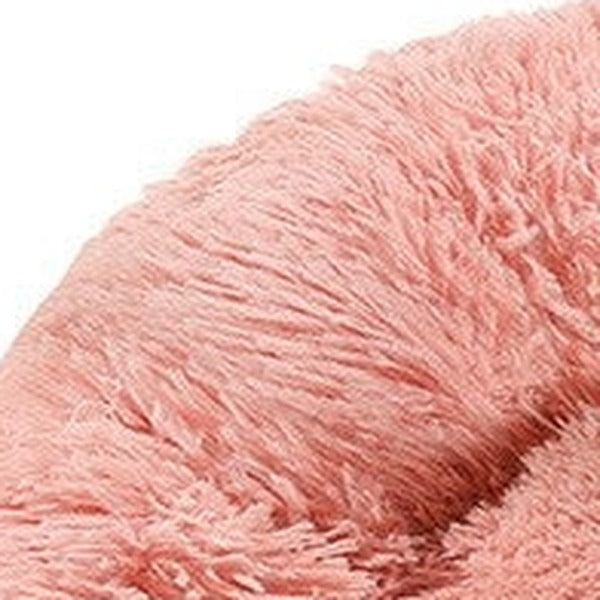 Close-up of the raised long-fur rim