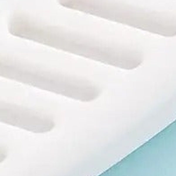 Close-up of the ridged grip on the comb handle