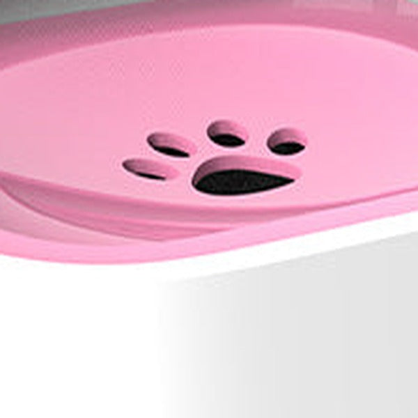 Close-up of the floating plate and its paw-shaped drinking opening