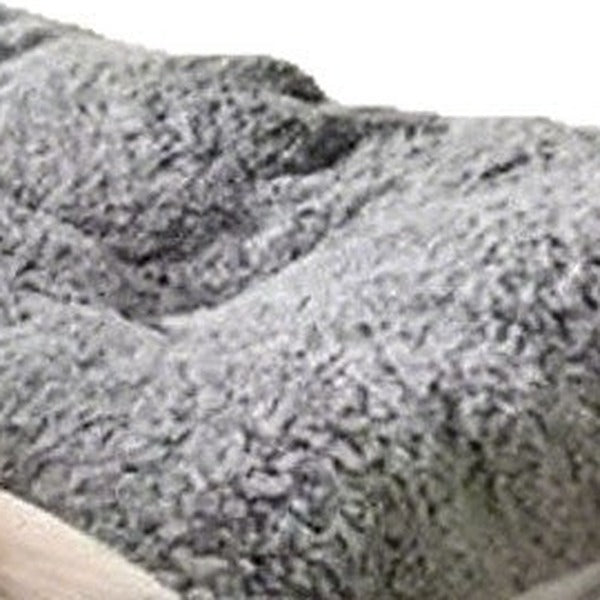 Close-up of the fluffy grey pile on the mat