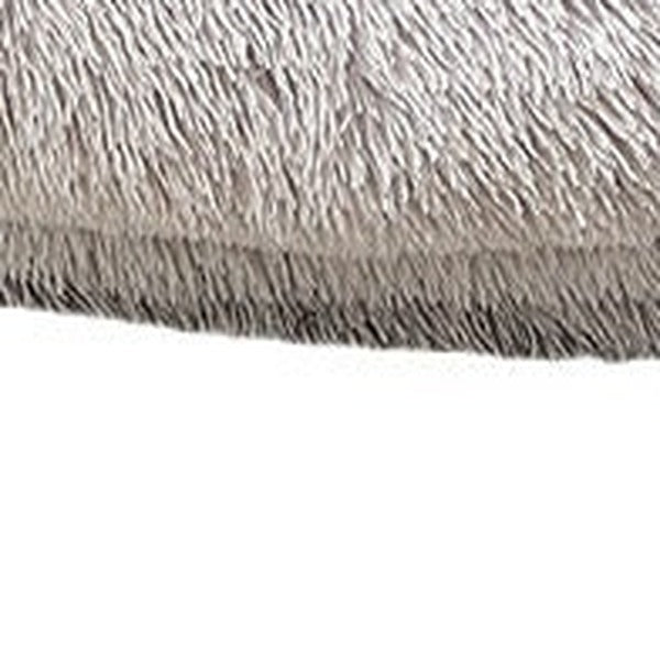 Close-up of the outer edge of the oval bed