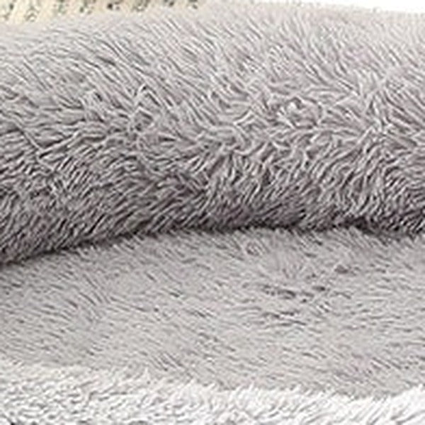 Close-up of the raised plush rim of the oval bed