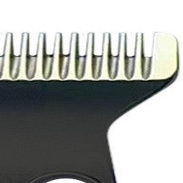 Close-up of the widened blade head with its rounded tips