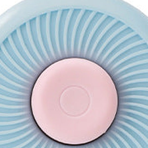 Close-up of the swirl moulding and the round centre button